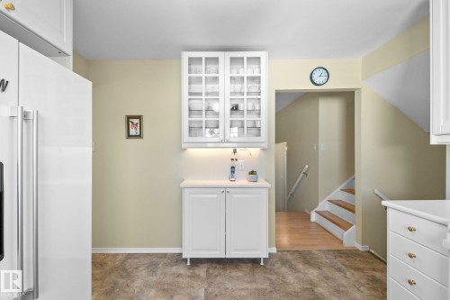 15716 78A Avenue Nw, Edmonton, AB 