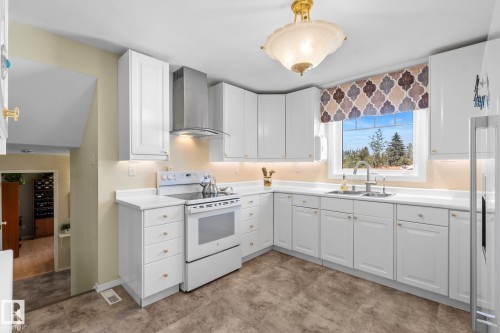 15716 78A Avenue Nw, Edmonton, AB 
