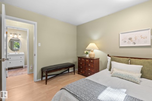 15716 78A Avenue Nw, Edmonton, AB 