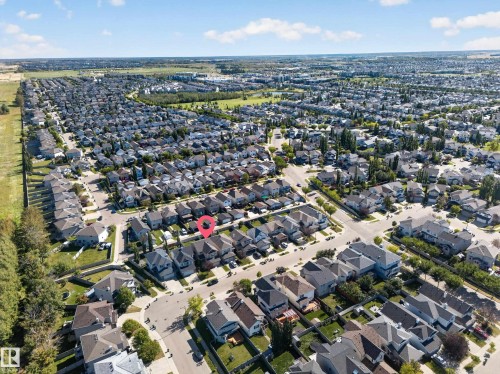 Residential neighborhood with a grid street pattern and uniform lot sizes - 121 64 Street Sw, Edmonton, AB 
