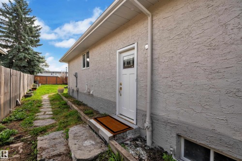 11427 141 Avenue Nw, Edmonton, AB 