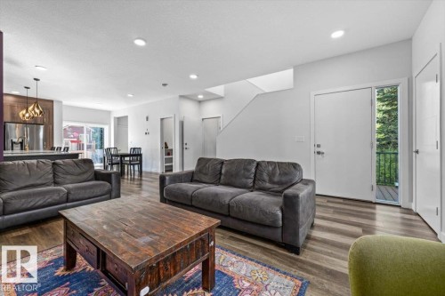 9817 77 Avenue Nw, Edmonton, AB 