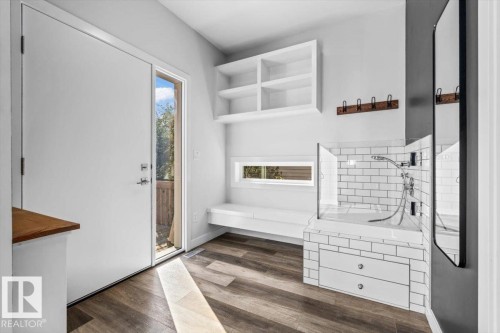 9817 77 Avenue Nw, Edmonton, AB 