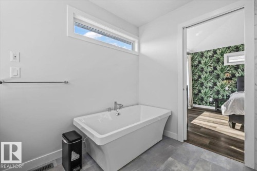 9817 77 Avenue Nw, Edmonton, AB 