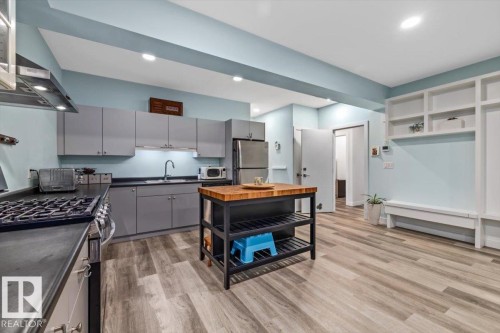 9817 77 Avenue Nw, Edmonton, AB 