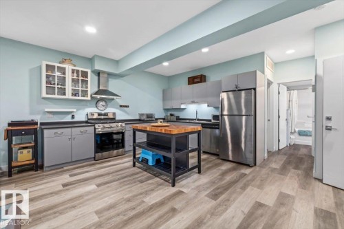 9817 77 Avenue Nw, Edmonton, AB 