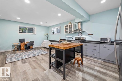 9817 77 Avenue Nw, Edmonton, AB 