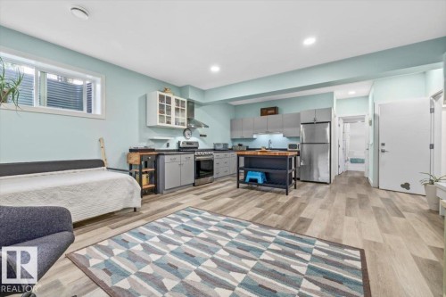 9817 77 Avenue Nw, Edmonton, AB 