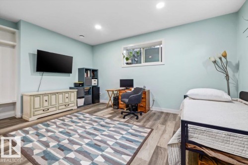 9817 77 Avenue Nw, Edmonton, AB 