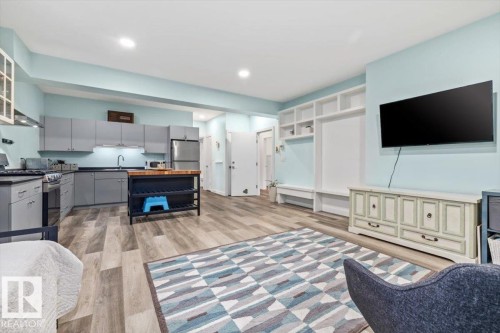 9817 77 Avenue Nw, Edmonton, AB 