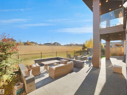 Expansive outdoor patio with concrete pavers and a built-in stone wall - 4809 Woolsey Lane Nw, Edmonton, AB 