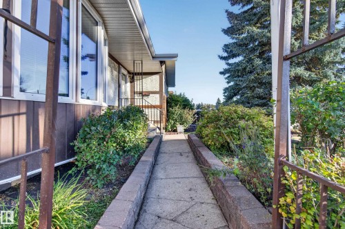 3918 103B Street Nw, Edmonton, AB 
