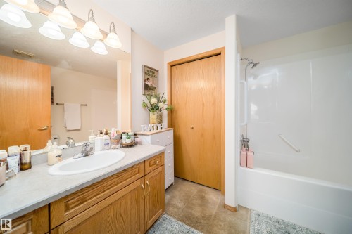#208 11260 153 Av Nw, Edmonton, AB 