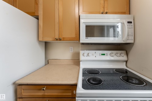 14624 121 Street Nw, Edmonton, AB - Indoor Photo Showing Kitchen