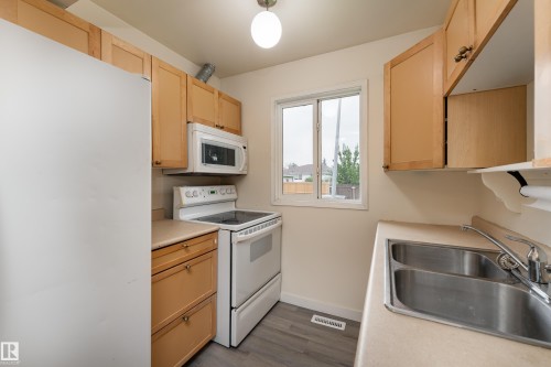 14624 121 Street Nw, Edmonton, AB - Indoor Photo Showing Kitchen With Double Sink
