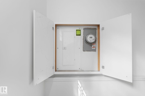 Separate Panel for Up/Down Suites incl. Separate Basement Meter - 6108 102 Avenue Nw, Edmonton, AB 