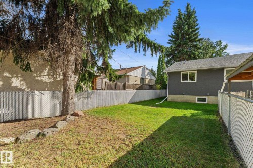 Expansive rear yard with chain-link fencing - 6108 102 Avenue Nw, Edmonton, AB 