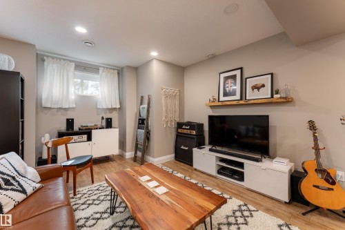 8340 79 Avenue Nw, Edmonton, AB 