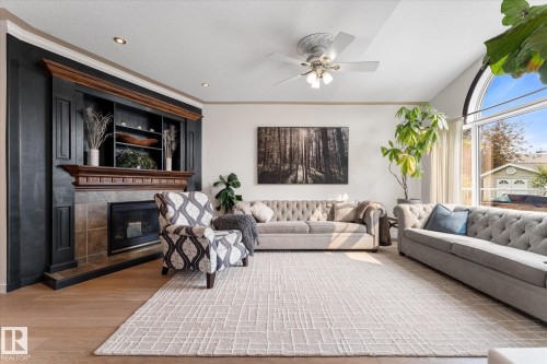 8704 165 Avenue Nw, Edmonton, AB 