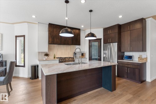 8704 165 Avenue Nw, Edmonton, AB 