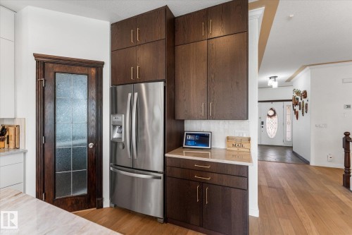 8704 165 Avenue Nw, Edmonton, AB 