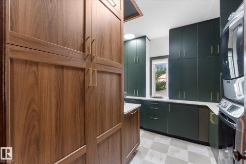 8704 165 Avenue Nw, Edmonton, AB 