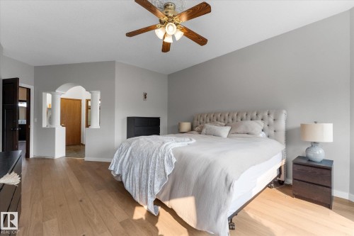 8704 165 Avenue Nw, Edmonton, AB 