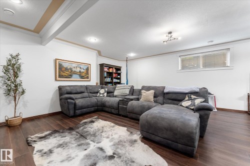 8704 165 Avenue Nw, Edmonton, AB 