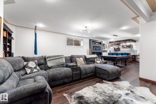 8704 165 Avenue Nw, Edmonton, AB 