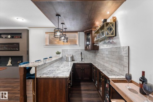 8704 165 Avenue Nw, Edmonton, AB 