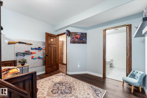 8704 165 Avenue Nw, Edmonton, AB 