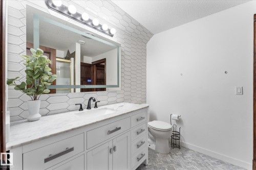 8704 165 Avenue Nw, Edmonton, AB 