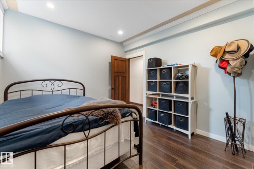 8704 165 Avenue Nw, Edmonton, AB 