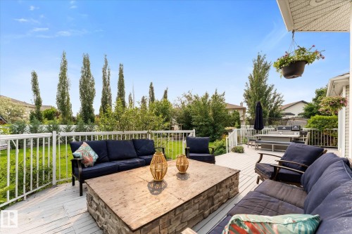 8704 165 Avenue Nw, Edmonton, AB 