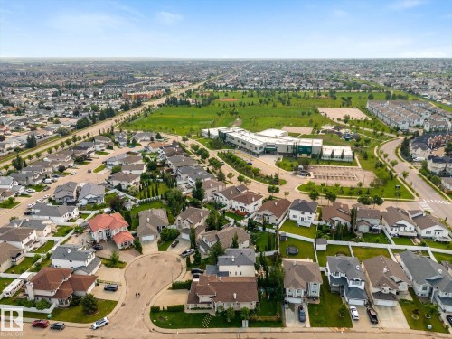 8704 165 Avenue Nw, Edmonton, AB 