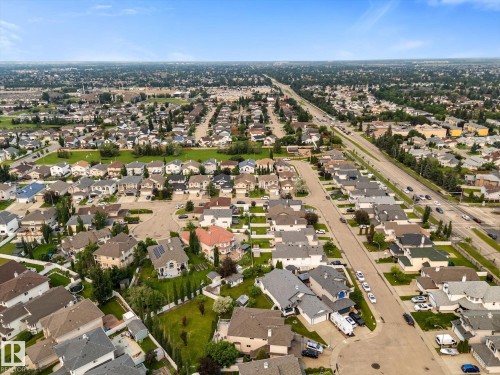 8704 165 Avenue Nw, Edmonton, AB 