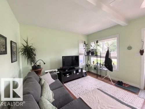 4505 53 Street, Wetaskiwin, AB - Indoor Photo Showing Living Room