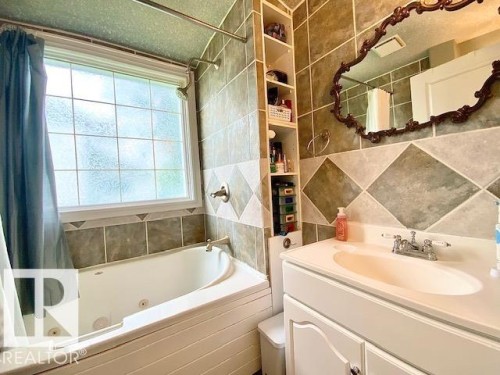 4505 53 Street, Wetaskiwin, AB - Indoor Photo Showing Bathroom