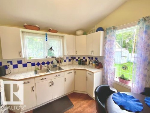 4505 53 Street, Wetaskiwin, AB - Indoor Photo Showing Kitchen With Double Sink