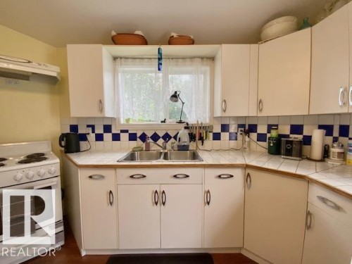 4505 53 Street, Wetaskiwin, AB - Indoor Photo Showing Kitchen With Double Sink