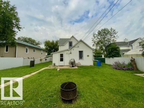 4505 53 Street, Wetaskiwin, AB - Outdoor With Backyard With Exterior