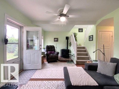 4505 53 Street, Wetaskiwin, AB - Indoor Photo Showing Living Room