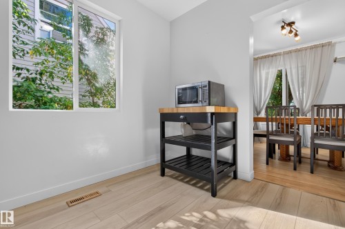 Light wood-finish flooring - 6807 112A Street Nw, Edmonton, AB 