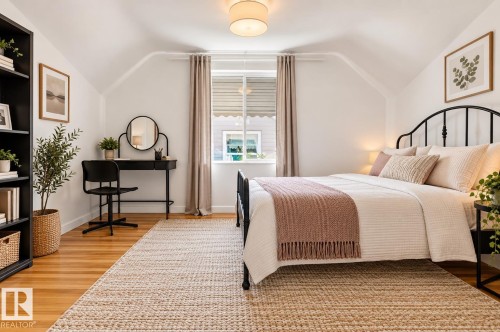Hardwood flooring, arched ceiling, recessed window, and flush mount ceiling light - 6807 112A Street Nw, Edmonton, AB 