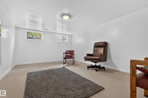 Recessed windows provide natural illumination - 6807 112A Street Nw, Edmonton, AB 