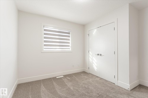 17618 64A Street Nw, Edmonton, AB 