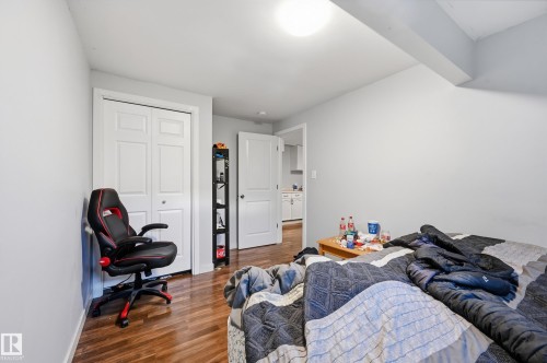 Wood-finish flooring with light-toned walls - 941 Ebbers Crescent Nw, Edmonton, AB 