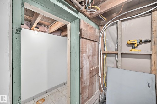 Image quality insufficient for description - 9719 71 Avenue Nw, Edmonton, AB - Indoor
