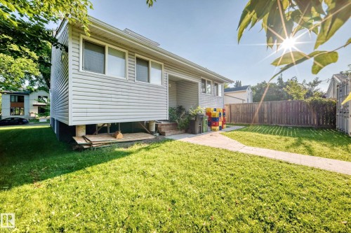 Single-story residence featuring light-colored siding and a foundational skirt - 9719 71 Avenue Nw, Edmonton, AB - Outdoor