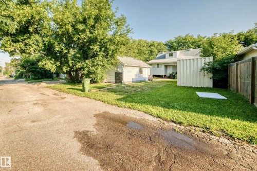 Expansive green lawn with mature trees and a wood privacy fence - 9719 71 Avenue Nw, Edmonton, AB - Outdoor